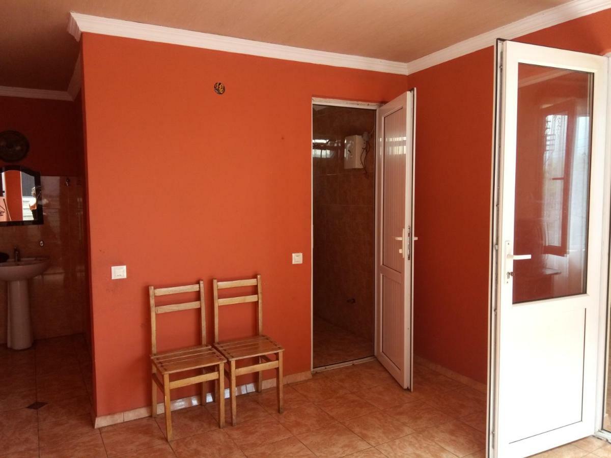 Julia Guest House Kobuleti Esterno foto
