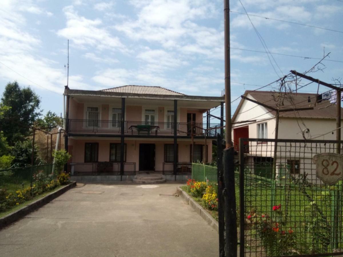 Julia Guest House Kobuleti Esterno foto