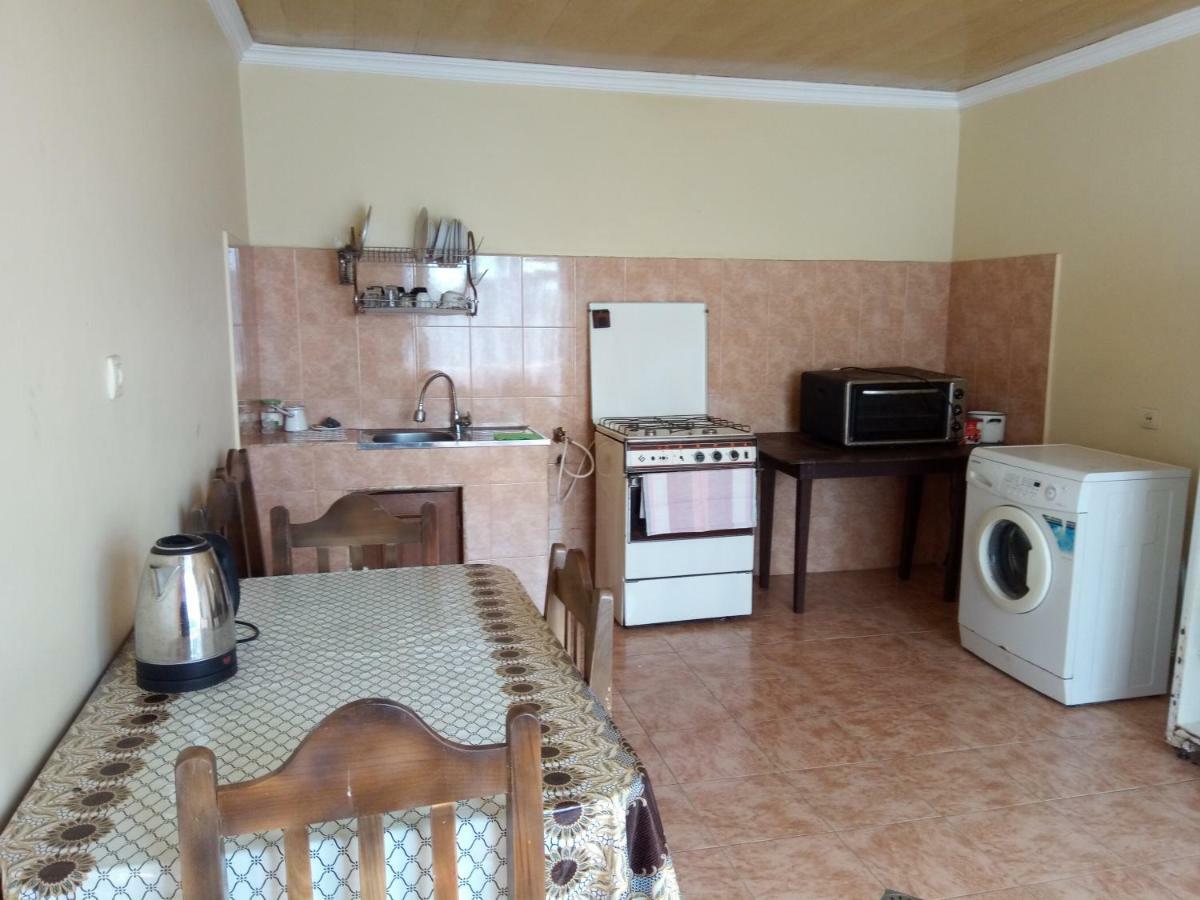 Julia Guest House Kobuleti Esterno foto